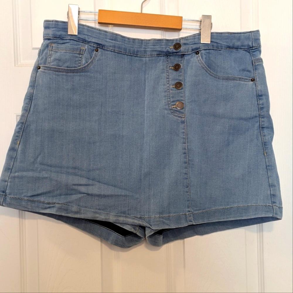 One 5 One Shorts Size 14